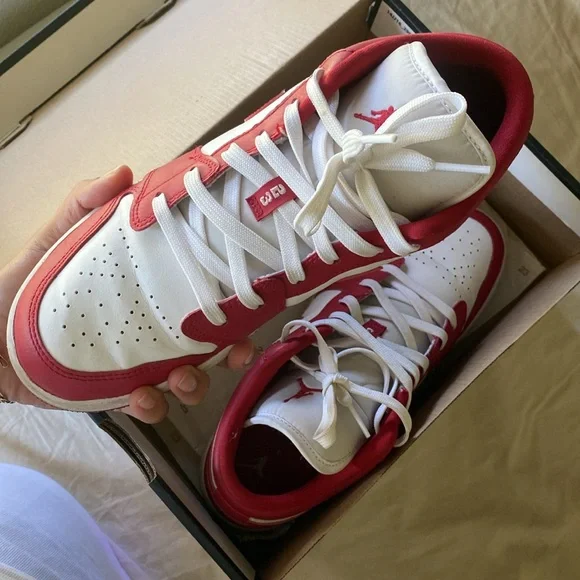 Air Jordan 1 low gym red